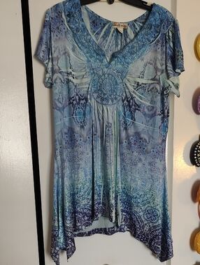 FIRST OFFER! Blue Patterned V-Neck Women’s Top